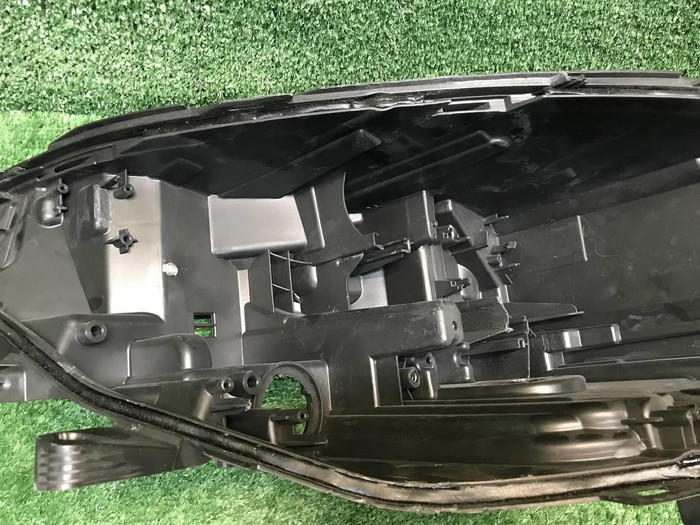 Корпус фары правый LR Discovery Sport (2019-н.в.)