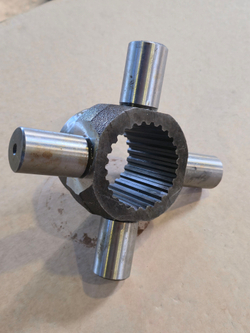 Крестовина МАЗ дифференциала межмостового ОАО МАЗ