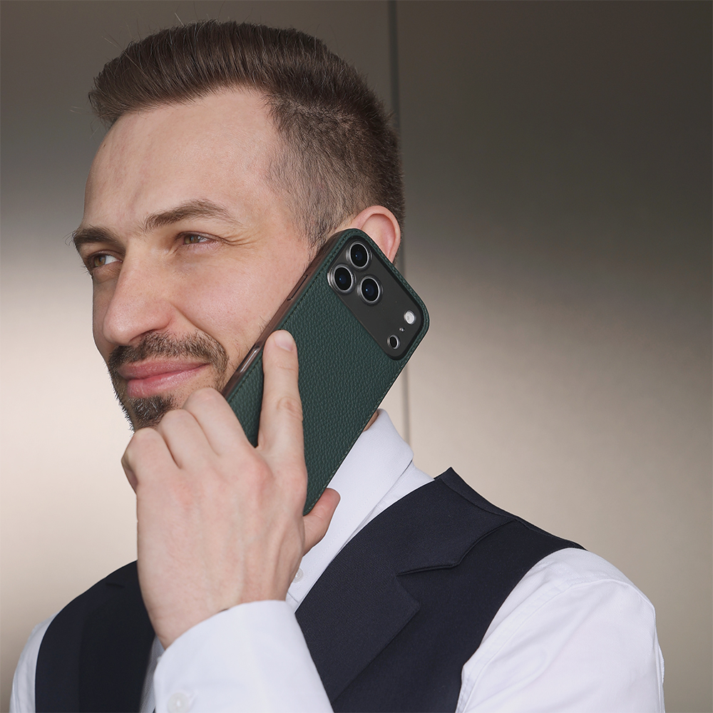 Чехол-накладка кожаная для iPhone 17 Pro, теленок темно-зеленого цвета