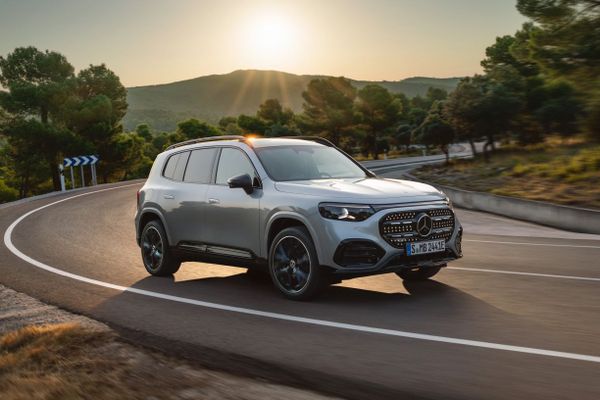 Новый Mercedes-Benz GLB: «кубик» сел на электротягу, до 631 км хода и семь мест