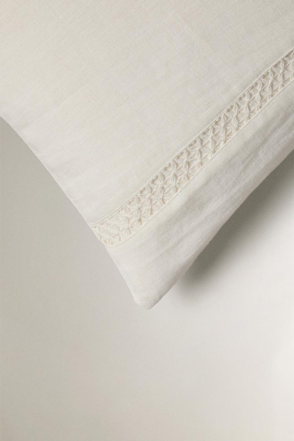 ZARA HOME ЛЬНЯНОЙ ЧЕХОЛ ДЛЯ ДЕКОРАТИВНОЙ ПОДУШКИ, ЖЕЛТОВАТО-БЕЛЫЙ