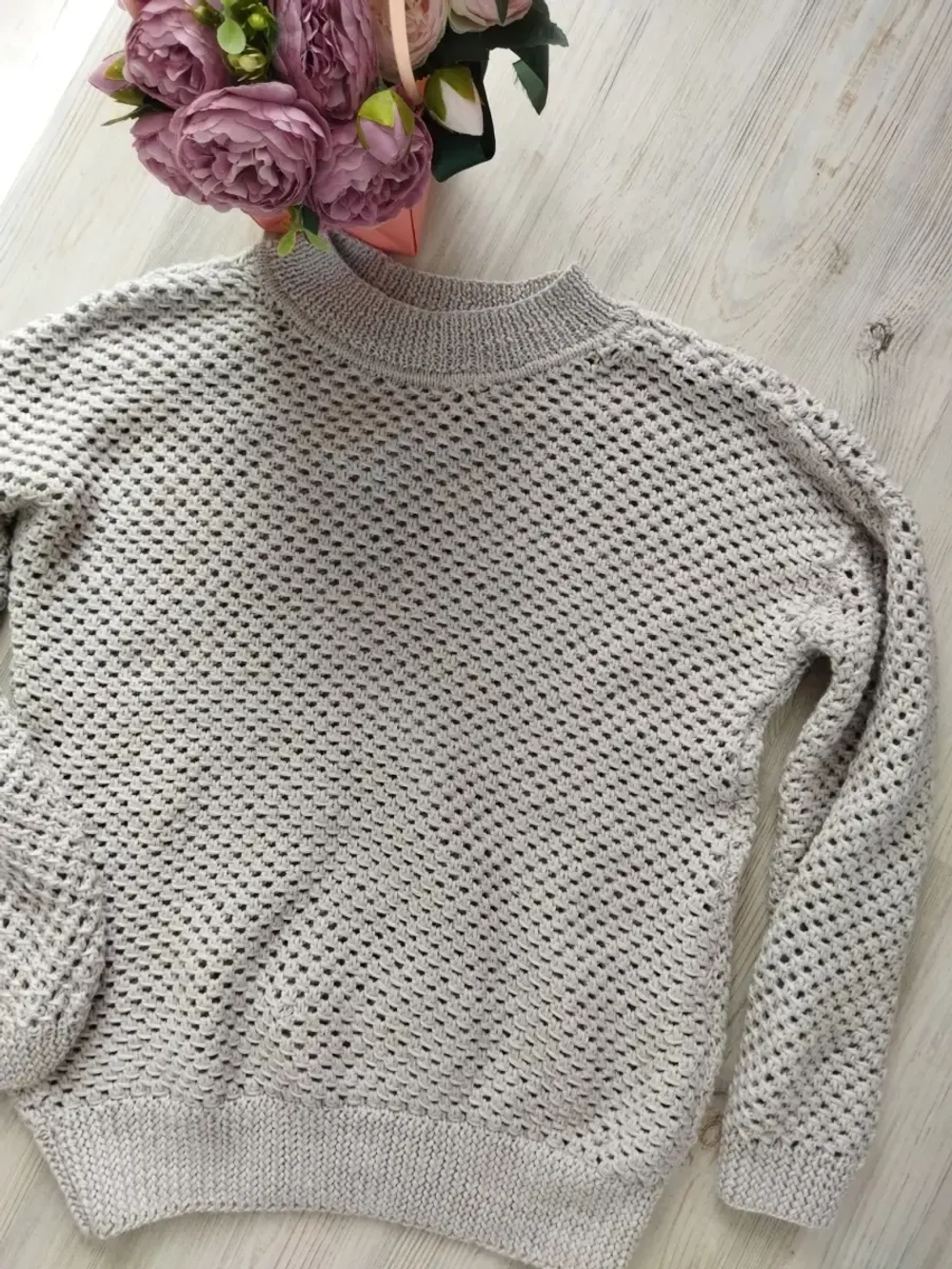 Свитер ручной работы с круглым воротом