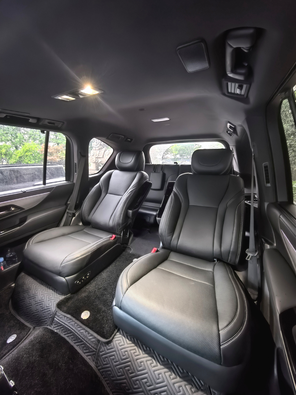 Сиденья капитанские кресла для Toyota Land Cruiser LC200 / Lexus LX570 Тойота Лексус Капитанские сиденья сидение VIP декор