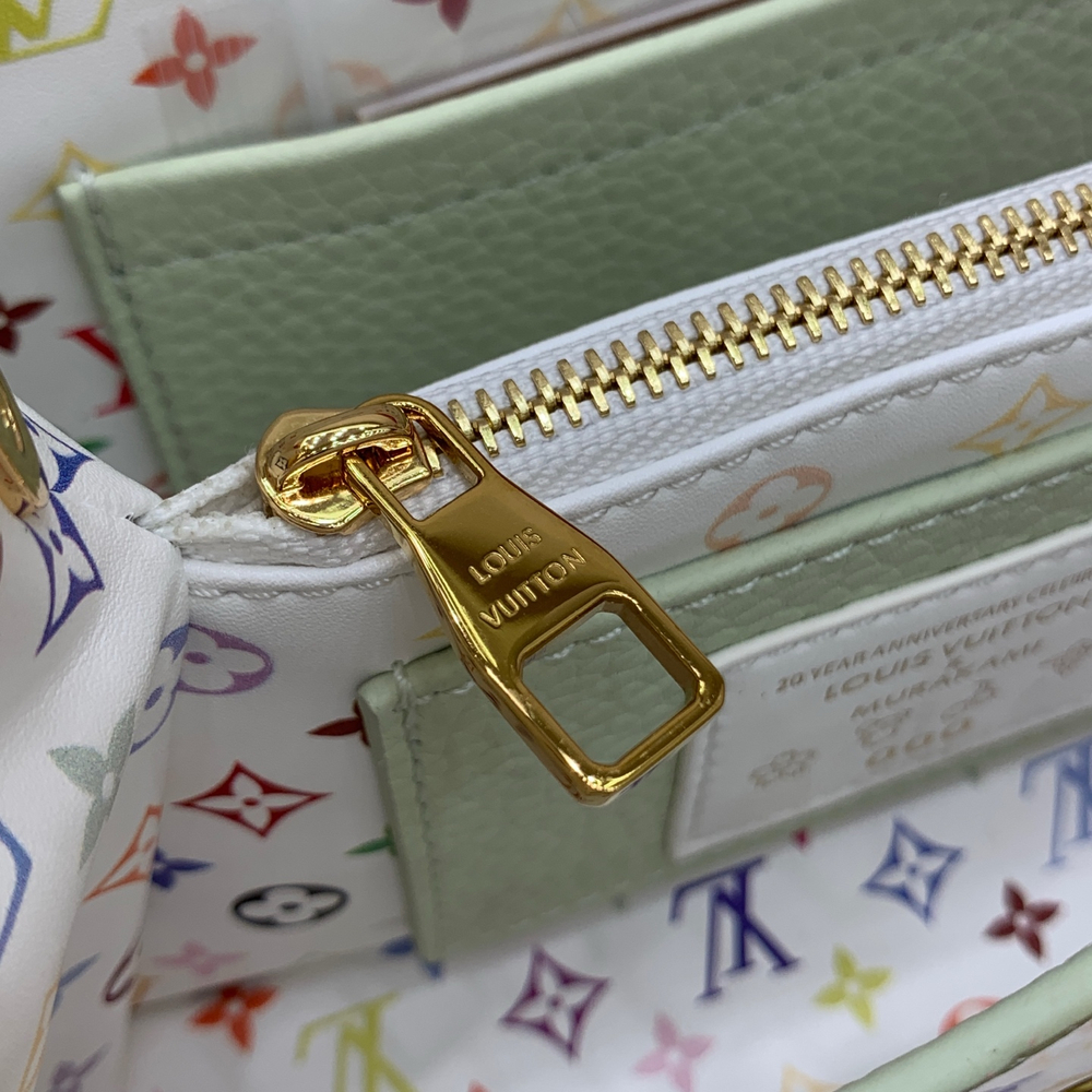 Louis Vuitton Capucines Mini