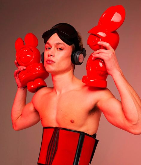 iFEMALE, ароматизированная скульптура NFT-NOT FAKE ART красный глянец 75 см, Mr&Mrs Fragrance