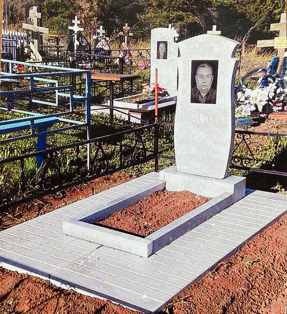 Памятник прямой мрамор на плите