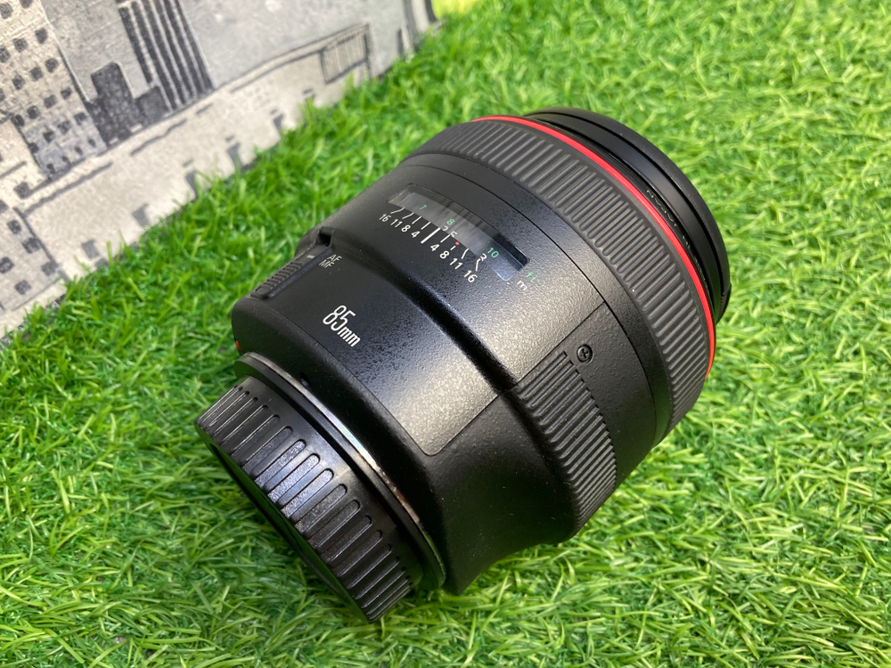 Canon EF 85mm 1.2L II USM