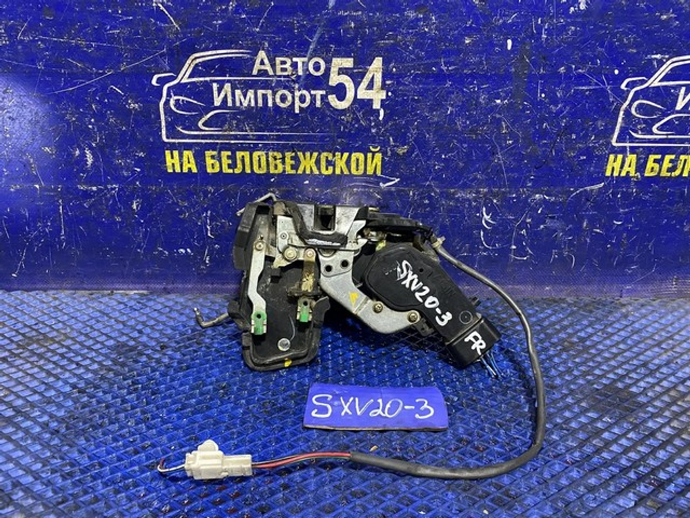 Замок двери передней правой TOYOTA CAMRY GRACIA 1999