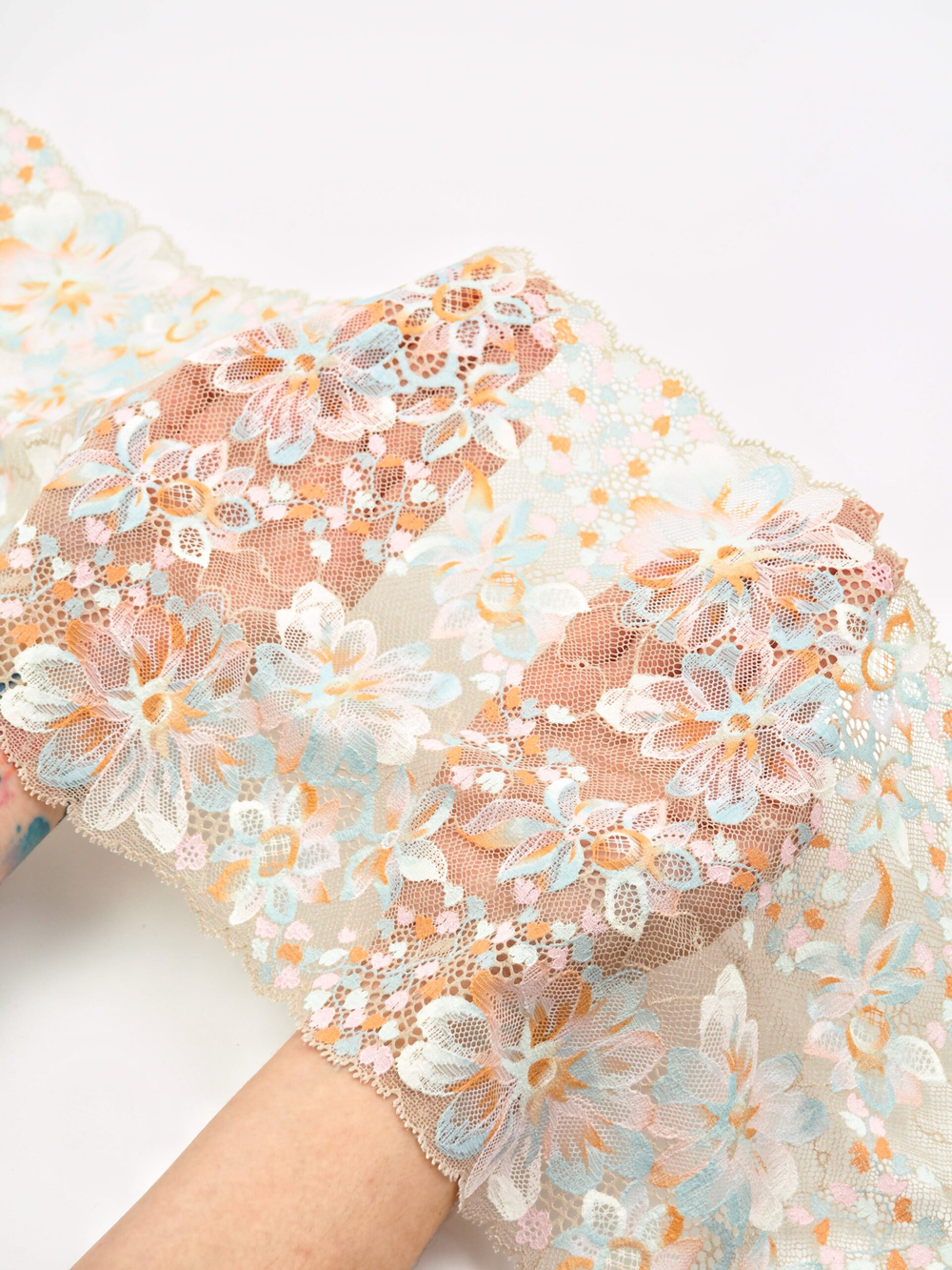 Эластичное кружево серо-бежевое с мультиколор ширина 20 см