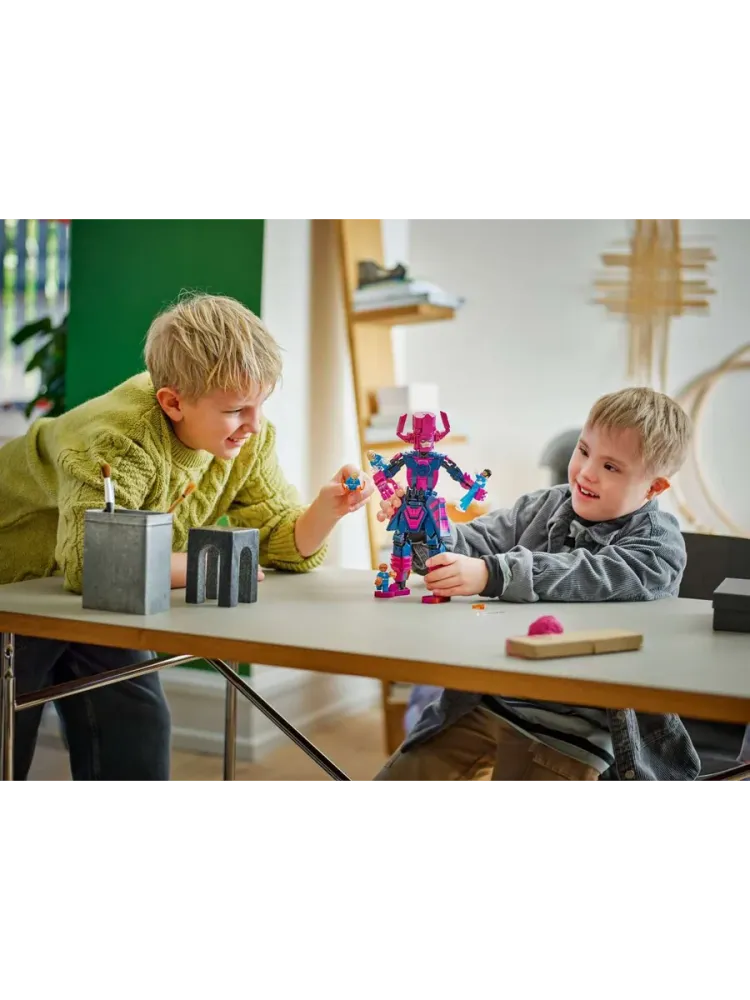 Конструктор Marvel 76316 Фантастическая четвёрка и Галактус