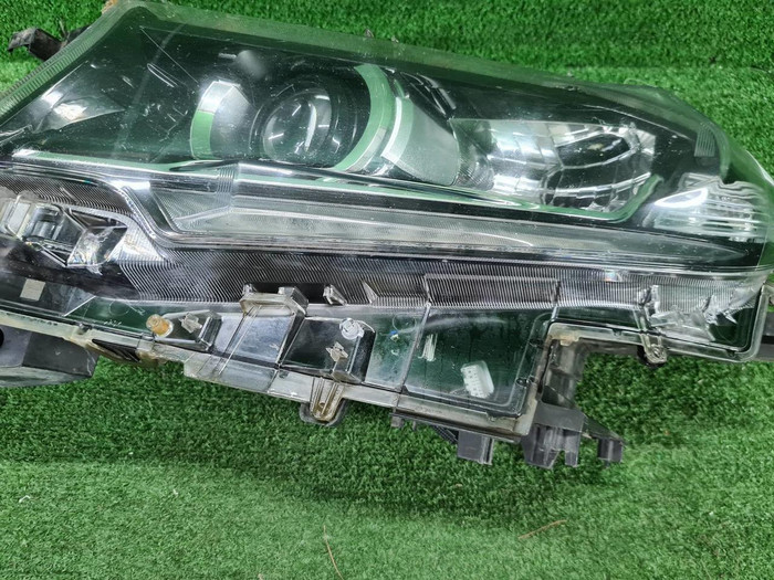 Фара левая Toyota Land Cruiser Prado 150 (2017-н.в.) LED