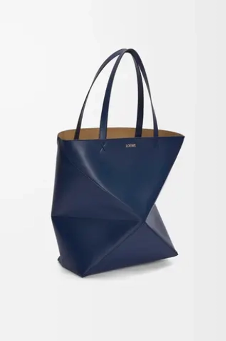 Loewe Сумка-тоут XL Puzzle Fold из блестящей телячьей кожи, темно-синий