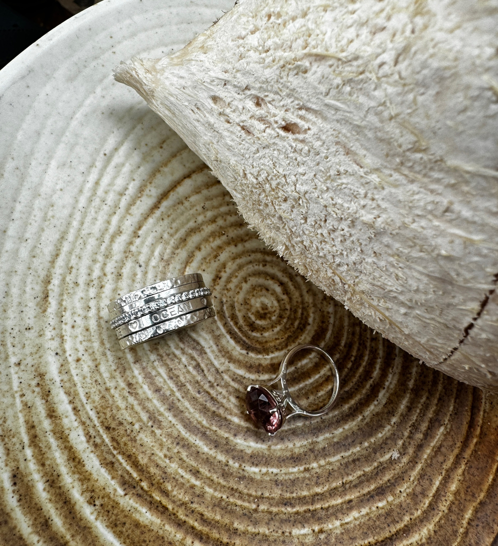 Кольцо-механизм с дорожкой из белых фианитов