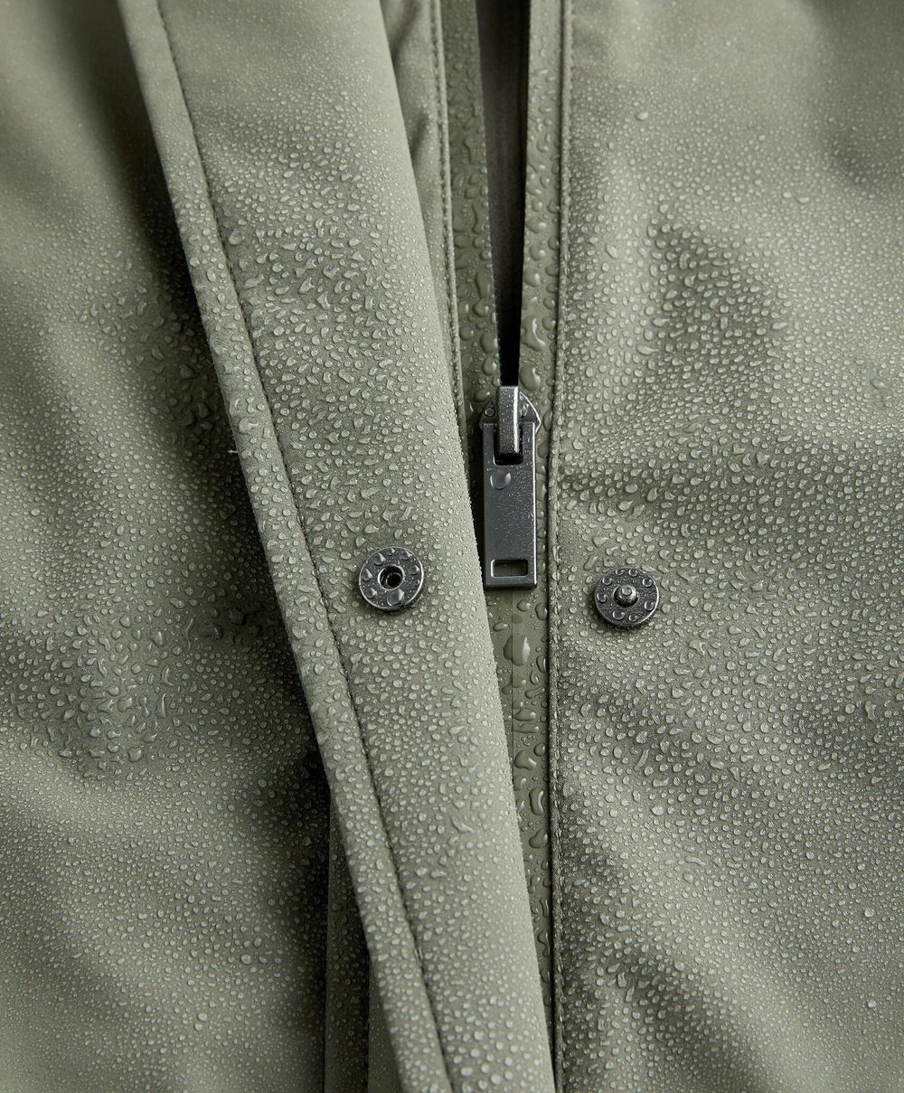 Oysho Сверхлегкий плащ с водонепроницаемостью 10 000 мм, светлый хаки