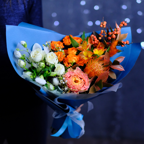 Купить Букет #298 с пионовидными розами и леукоспермумом