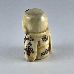 Статуэтка нэцкэ Ребенок Карако с рыбой