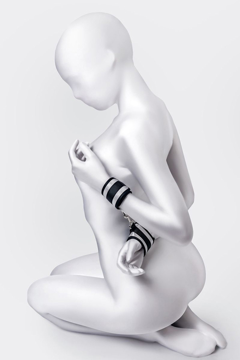 Серебристо-черные наручники ToyFa Anonymo 310107