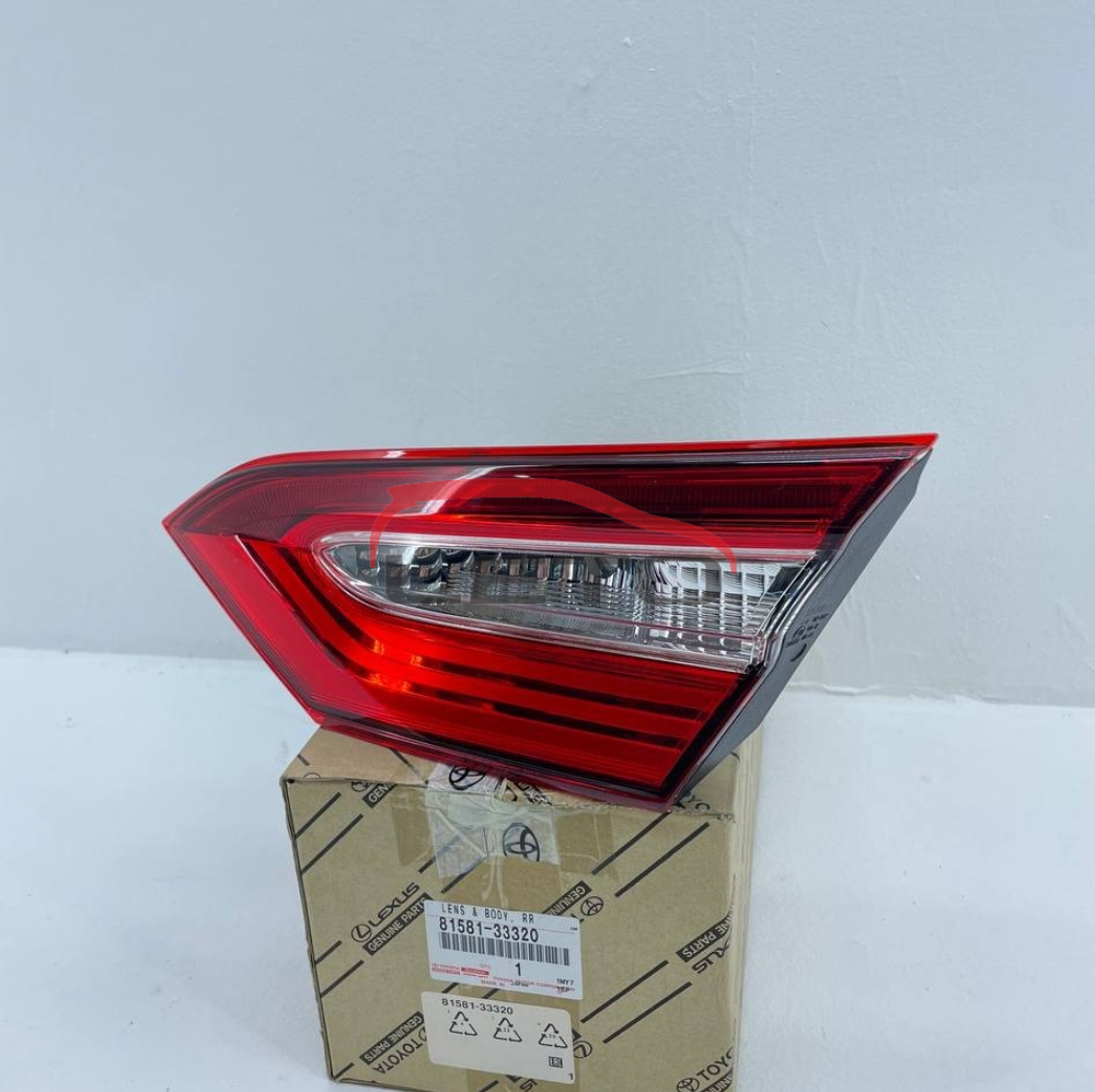 Фонарь крышки багажника правый 81581-33320 8158133320