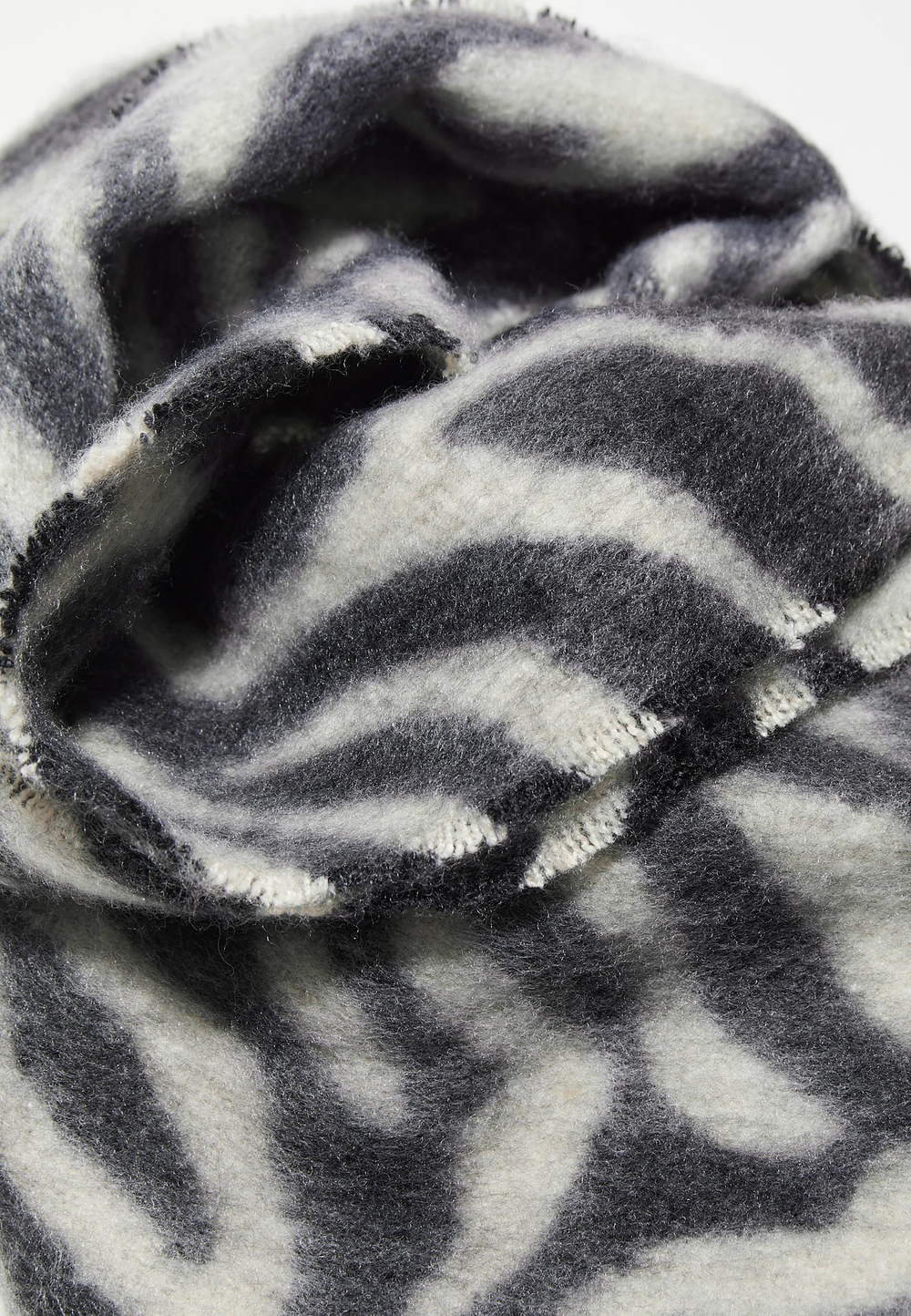 STRADIVARIUS Шарф с анималистичным принтом, коричневый