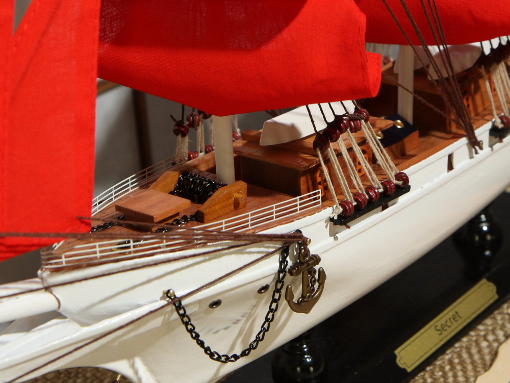 Модель парусника "Secret" ( "Алые Паруса")