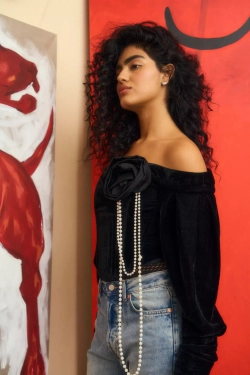 Бархатный корсет с розой