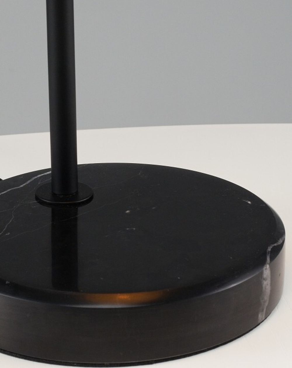 Настольная лампа декоративная Moderli Omaha V10516-1T