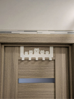 Вешалка крючки на дверь Пять котиков