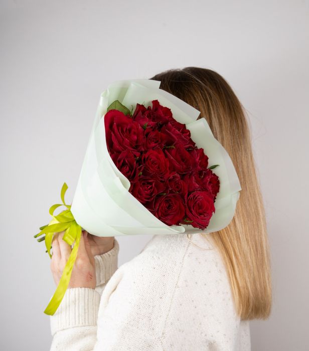 Букет роз Мадам Рэд 40 см (в упаковке)