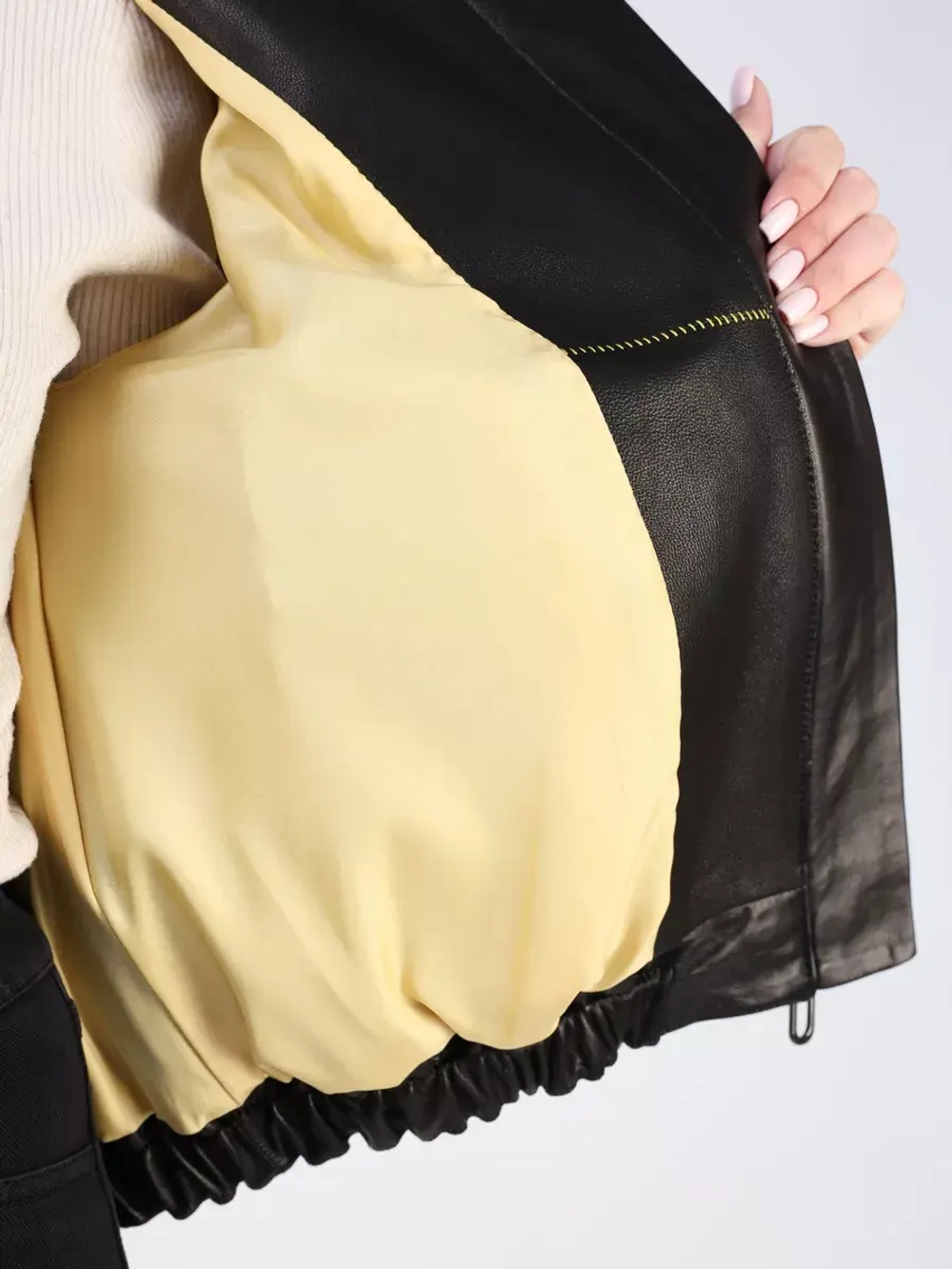 Кожаная куртка демисезонная бомбер