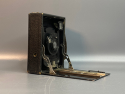 Ernemann Heag I Камера выдвигается с трудом из-за изогнутости рельсы в самом начале.