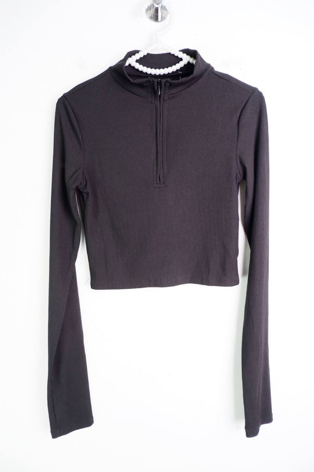 Футболка обтягивающего кроя, визуально на 40/42 размер