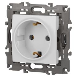 Розетка ЭРА Elegance 14-2101-01М с заземлением 2P+E Schuko 16А-250В белый матовый
