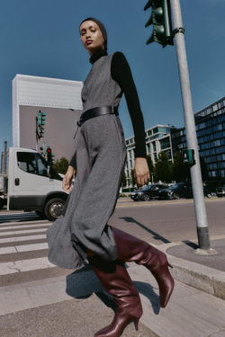 ZARA ПЛАТЬЕ-МИДИ С ПОЯСОМ, СЕРЫЙ МЕЛАНЖ