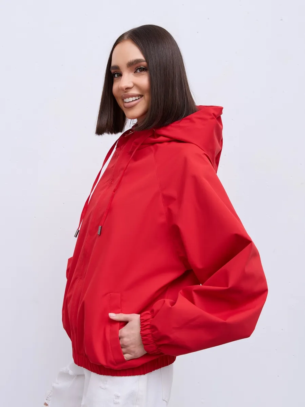 Ветровка с капюшоном