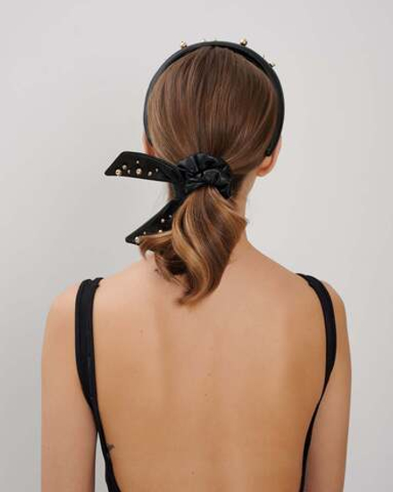 Резинка черная с золотистыми шариками