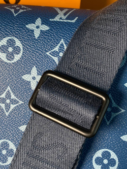 Сумка-мессенджер Louis Vuitton