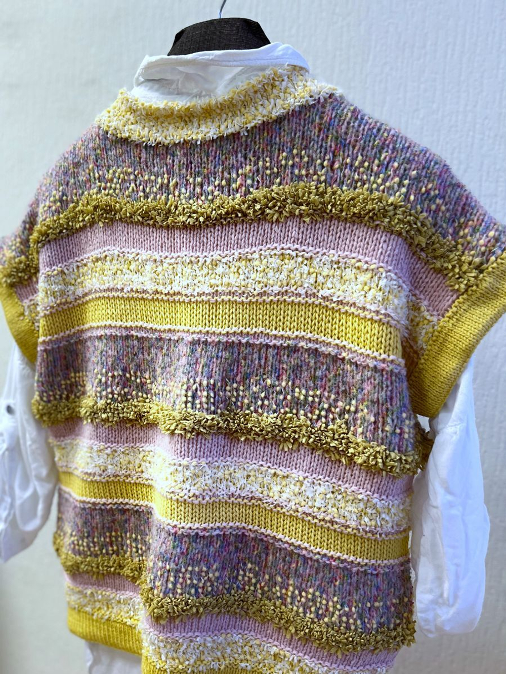 Вязаный жилет оверсайз Мимоза шишибрики