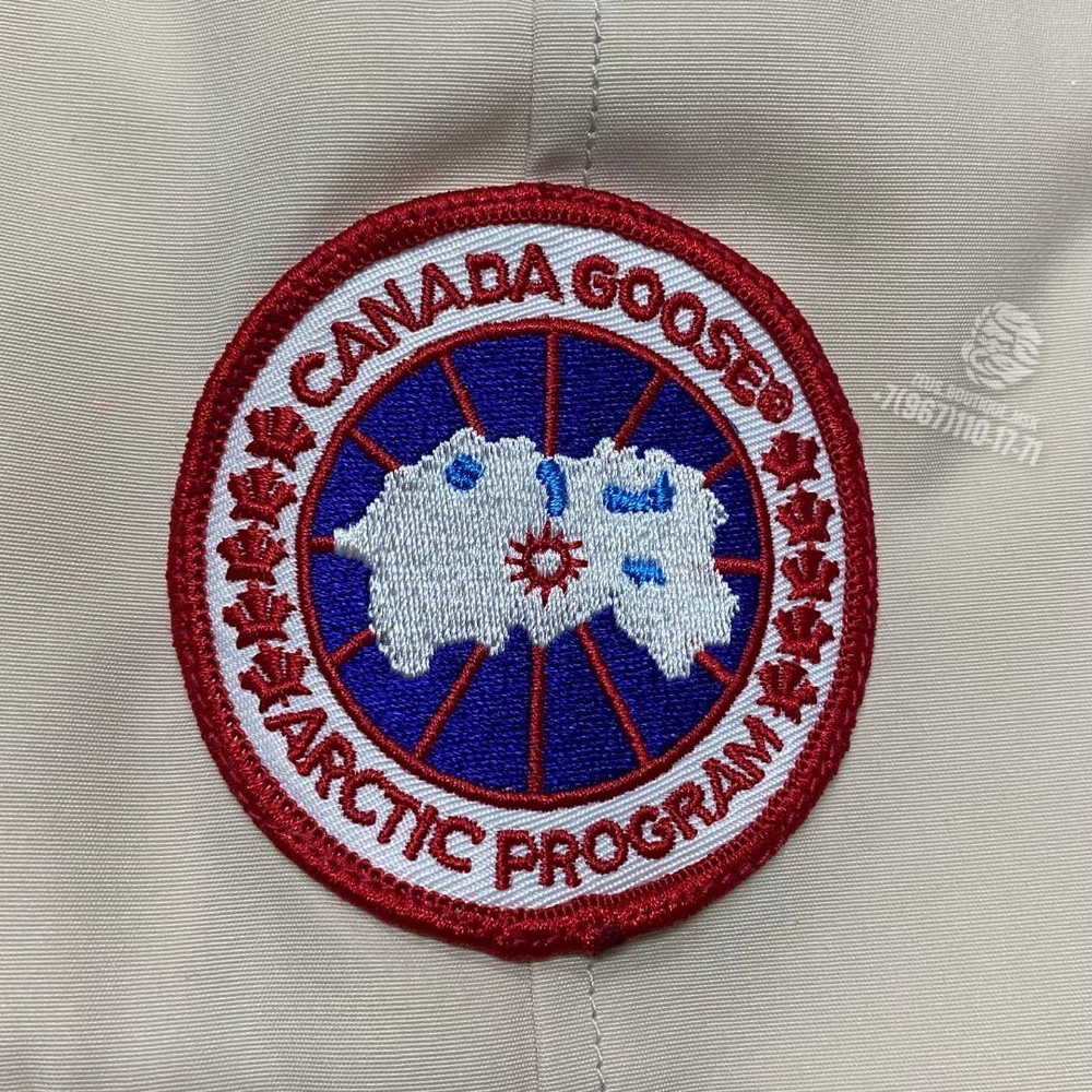 Пуховик Canada Goose