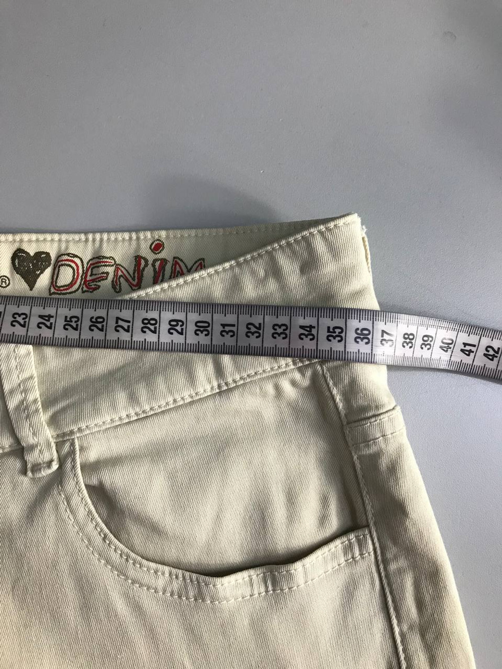 Шорты Desigual для активной девушки, маркировка 26 eur, визуально на 44 размер