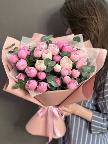 Букет из 7 пионовидных роз "Mansfield Park" и "Силва Пинк"