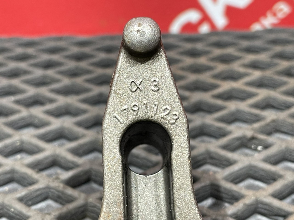 Кронштейн форсунки топливной