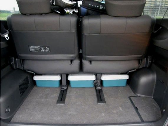 Экспедиционный ящик IRIS RV Box 770F в багажнике 2.