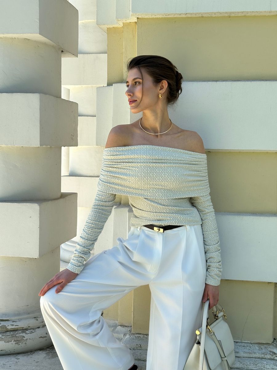 Кофта из фактурного трикотажа с открытыми плечами фисташка