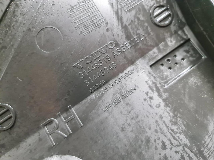 Накладка двери задняя правая Volvo XC40 (2017-н.в)