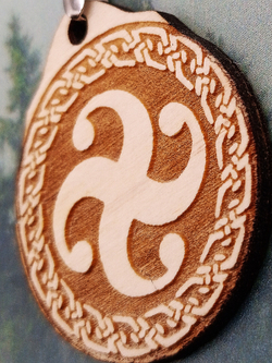 Кулон из дерева Символ Рода