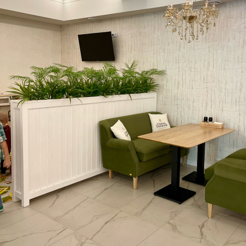 Кашпо перегородка 1200х900х300 мм. Каркас массив  вставка мдф шпон ясень , фрезеровка под наборную доску, тонировка, грунт, лак.