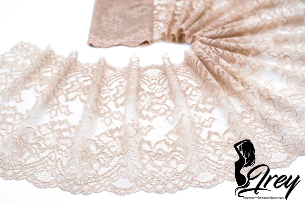 Нюдовые оттенки в кружеве.