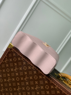 Louis Vuitton Capucines BB