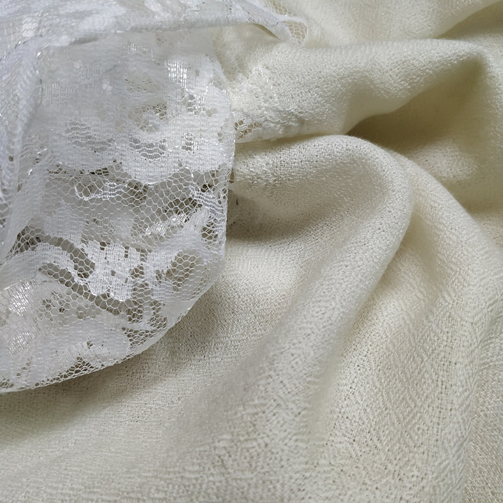 Палантин материал Шерсть 90%, Шелк 10% с кружевом потайной узор цвет белый размер 210х75 см.