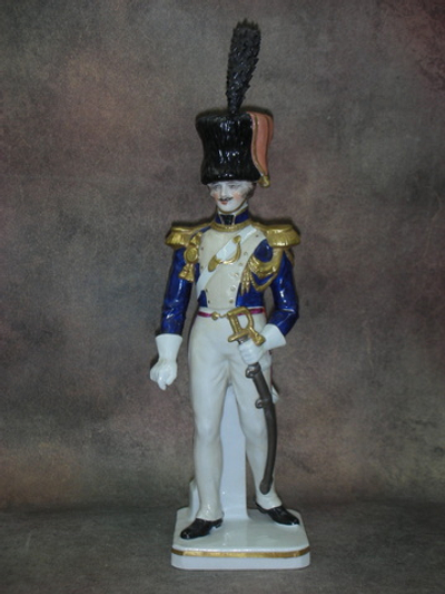 Статуэтка. Фарфор. Солдат Офицер 1833. Sitzendorf. Германия